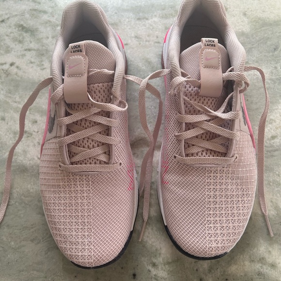 Nike women’s Metcon 8 size 7.5 - Picture 3 of 5